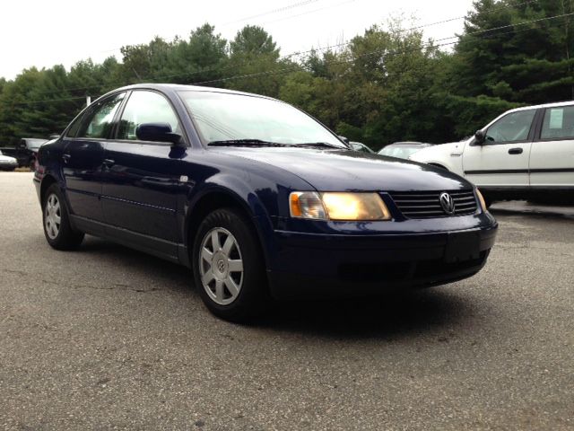 2001 Volkswagen Passat FWD 4dr Sport