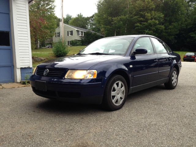 2001 Volkswagen Passat FWD 4dr Sport
