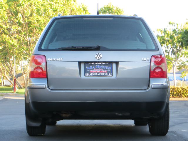2002 Volkswagen Passat FWD 4dr Sport