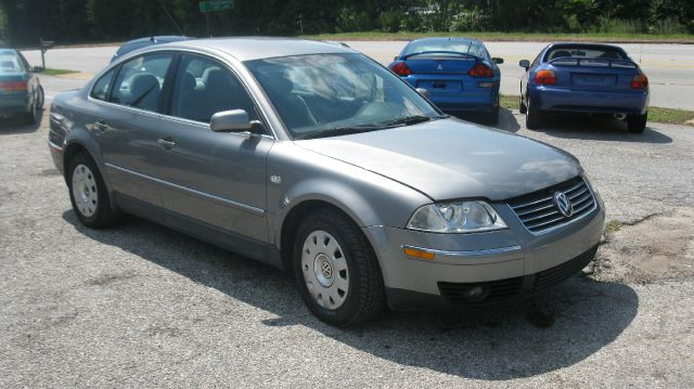 2002 Volkswagen Passat FWD 4dr Sport