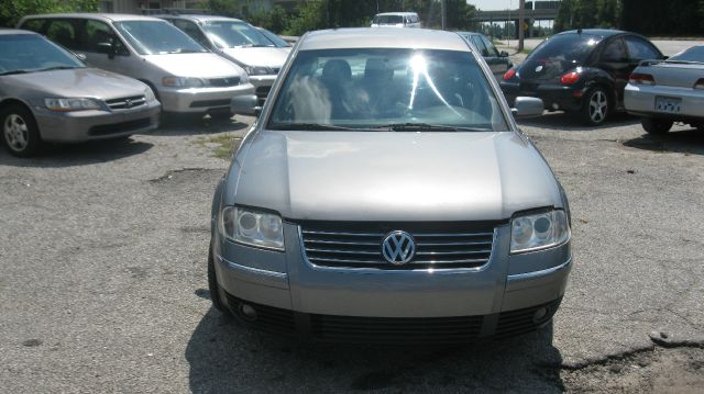 2002 Volkswagen Passat FWD 4dr Sport