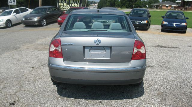 2002 Volkswagen Passat FWD 4dr Sport