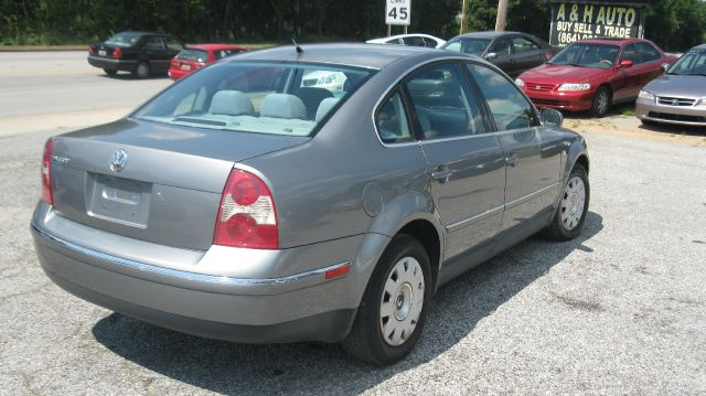 2002 Volkswagen Passat FWD 4dr Sport