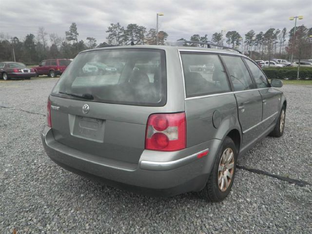 2002 Volkswagen Passat FWD 4dr Sport