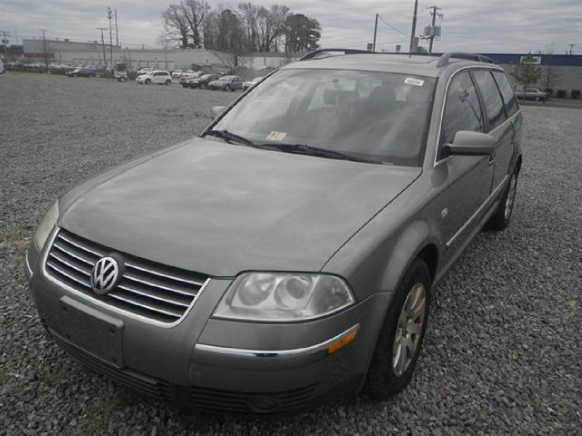 2002 Volkswagen Passat FWD 4dr Sport