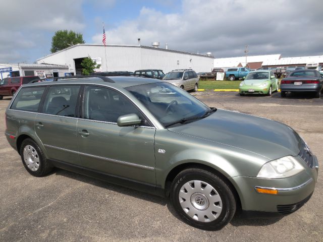 2002 Volkswagen Passat FWD 4dr Sport