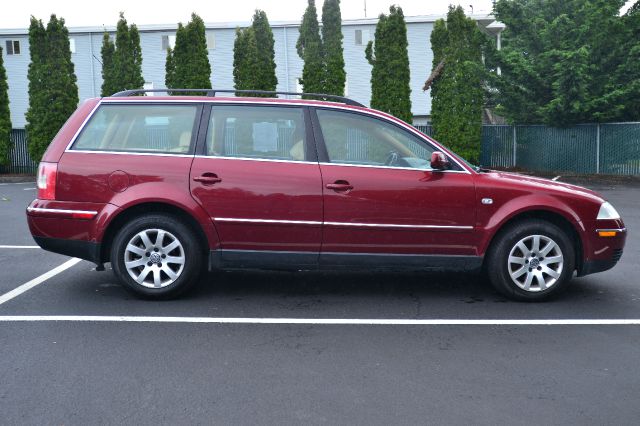 2002 Volkswagen Passat FWD 4dr Sport