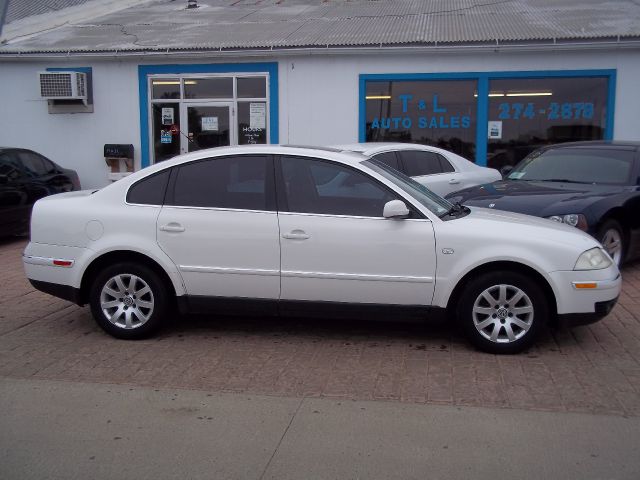 2002 Volkswagen Passat FWD 4dr Sport