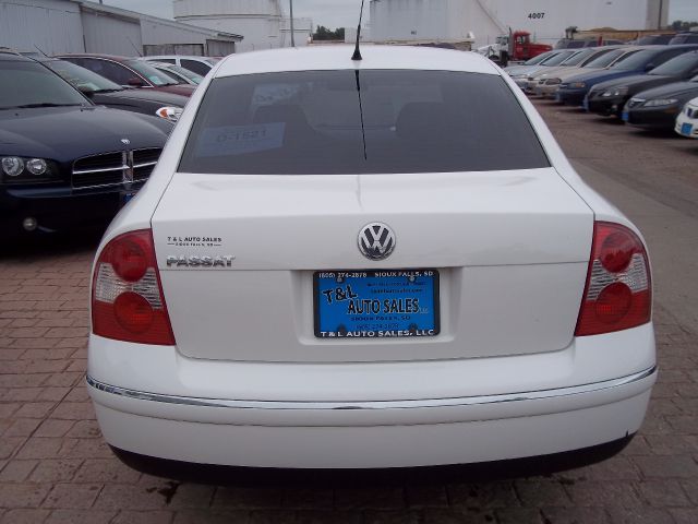 2002 Volkswagen Passat FWD 4dr Sport