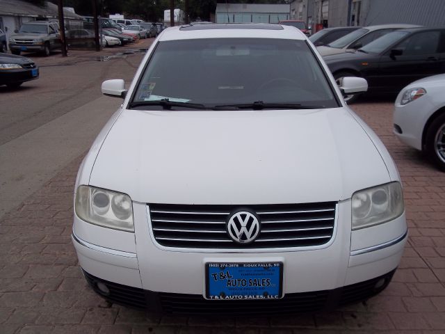 2002 Volkswagen Passat FWD 4dr Sport