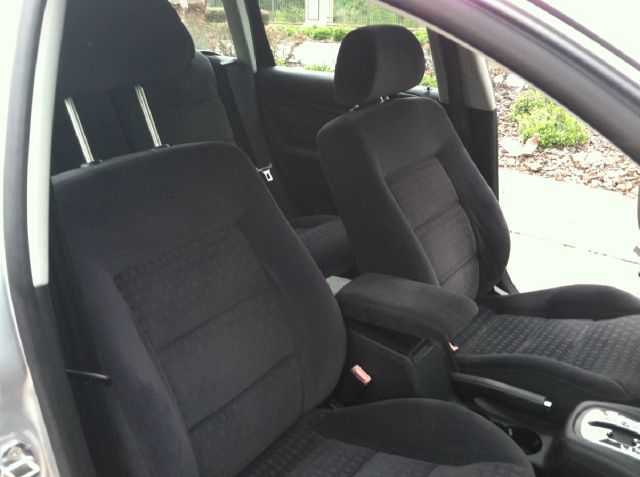 2002 Volkswagen Passat FWD 4dr Sport