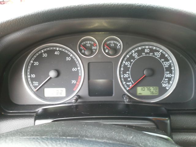 2002 Volkswagen Passat FWD 4dr Sport