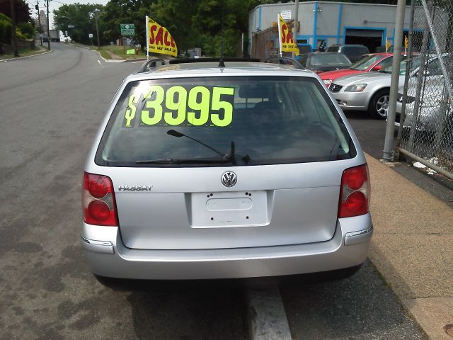 2002 Volkswagen Passat FWD 4dr Sport