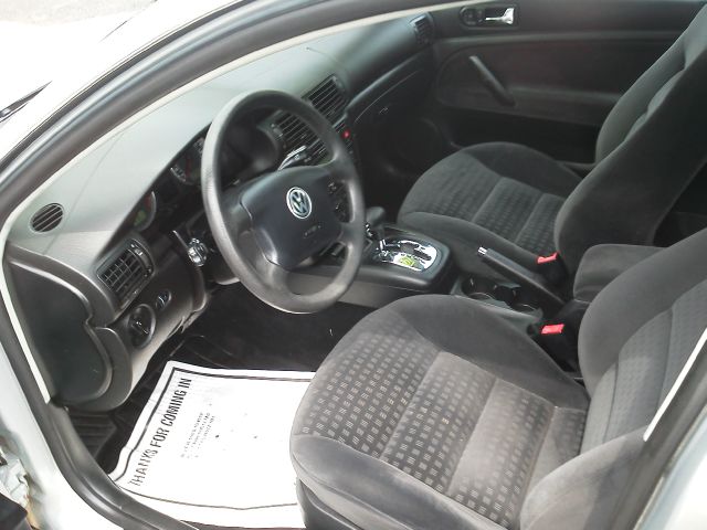 2002 Volkswagen Passat FWD 4dr Sport