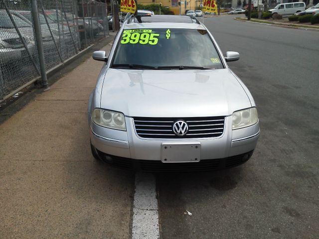 2002 Volkswagen Passat FWD 4dr Sport