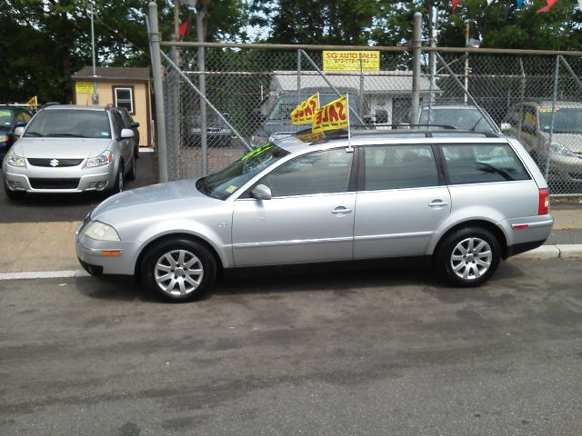 2002 Volkswagen Passat FWD 4dr Sport