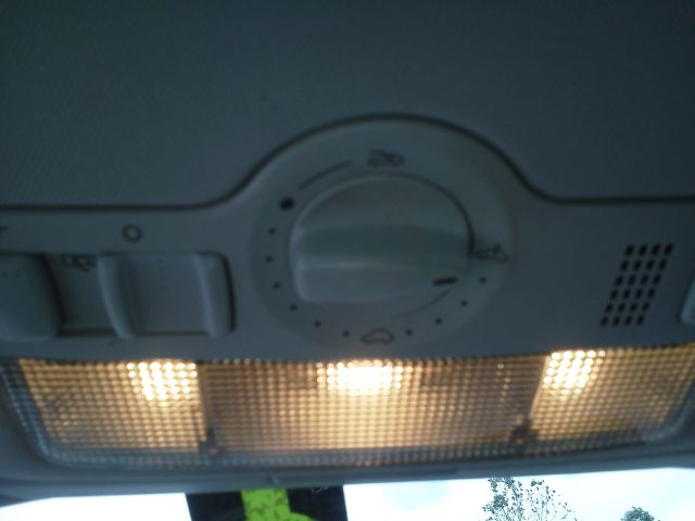 2002 Volkswagen Passat FWD 4dr Sport