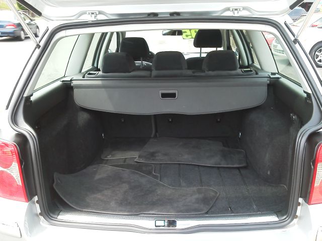 2002 Volkswagen Passat FWD 4dr Sport