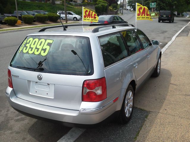 2002 Volkswagen Passat FWD 4dr Sport