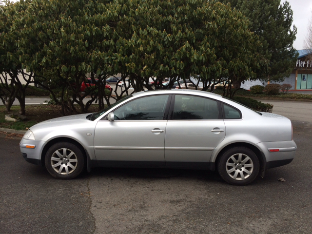 2002 Volkswagen Passat FWD 4dr Sport