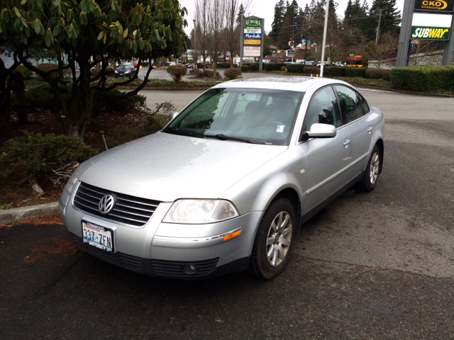 2002 Volkswagen Passat FWD 4dr Sport