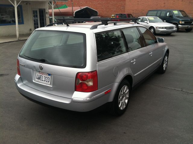 2002 Volkswagen Passat FWD 4dr Sport