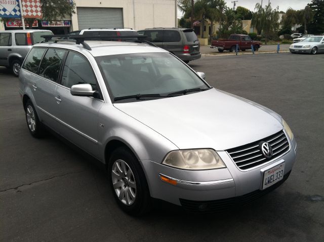 2002 Volkswagen Passat FWD 4dr Sport