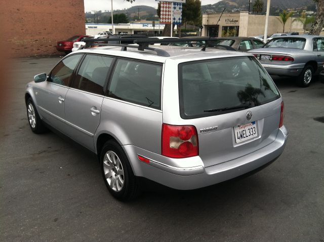 2002 Volkswagen Passat FWD 4dr Sport