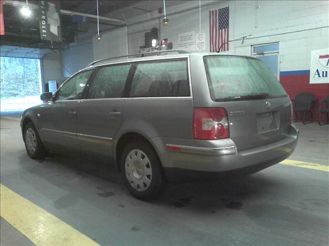 2002 Volkswagen Passat 2003 Nissan Touring