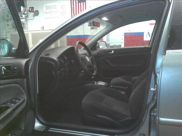 2002 Volkswagen Passat 2003 Nissan Touring