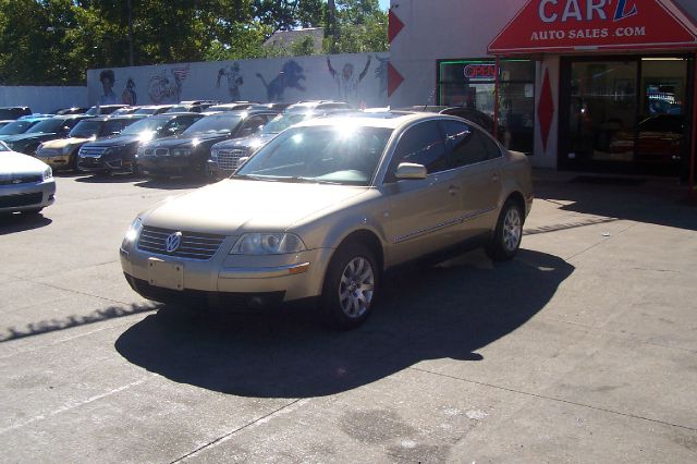 2002 Volkswagen Passat FWD 4dr Sport