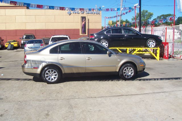 2002 Volkswagen Passat FWD 4dr Sport