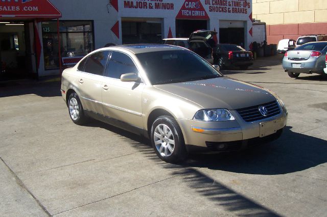 2002 Volkswagen Passat FWD 4dr Sport
