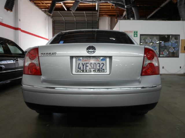 2002 Volkswagen Passat FWD 4dr Sport