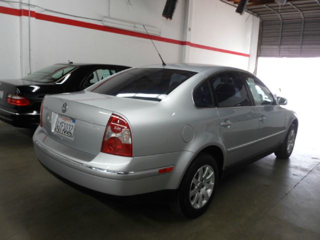 2002 Volkswagen Passat FWD 4dr Sport
