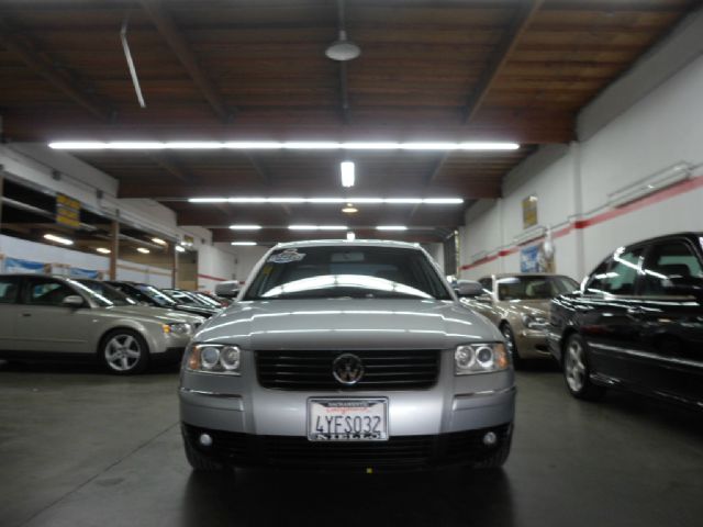 2002 Volkswagen Passat FWD 4dr Sport