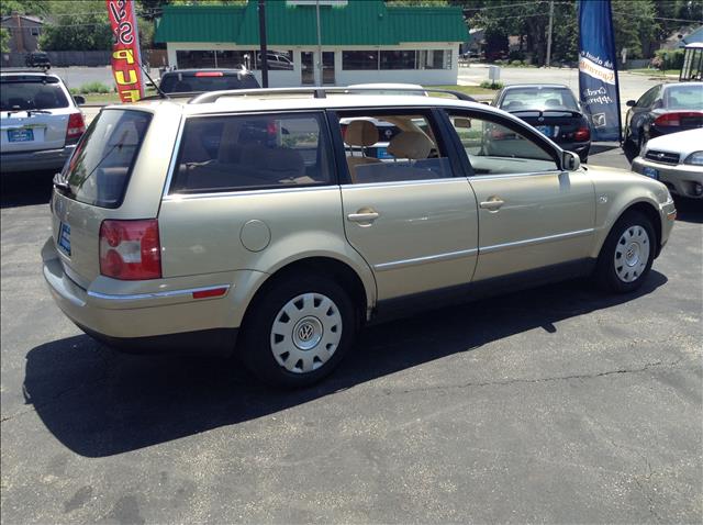 2002 Volkswagen Passat FWD 4dr Sport