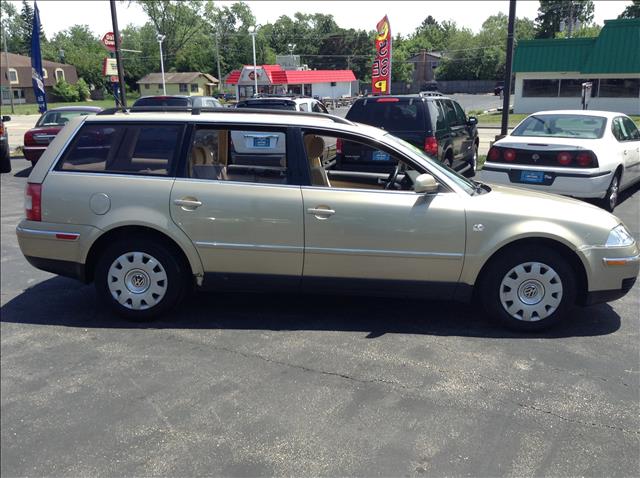 2002 Volkswagen Passat FWD 4dr Sport