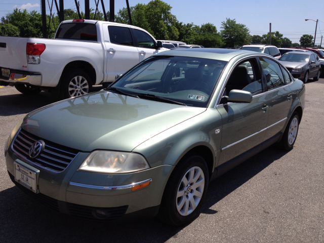 2002 Volkswagen Passat FWD 4dr Sport