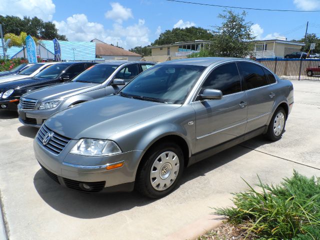 2002 Volkswagen Passat FWD 4dr Sport