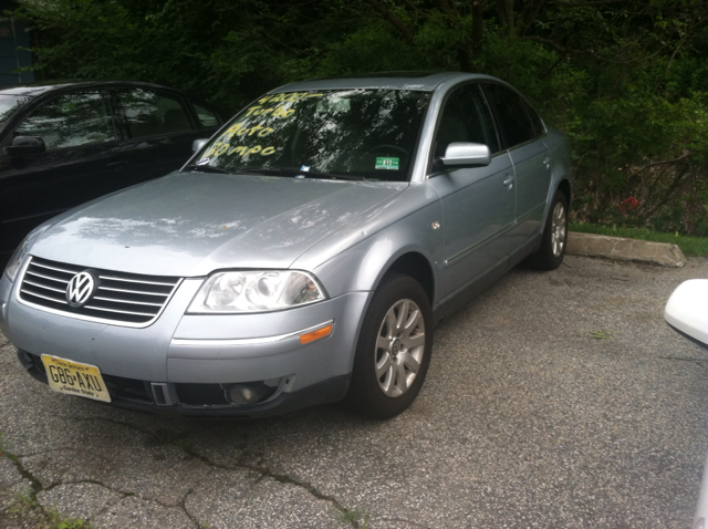 2002 Volkswagen Passat FWD 4dr Sport