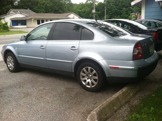 2002 Volkswagen Passat FWD 4dr Sport
