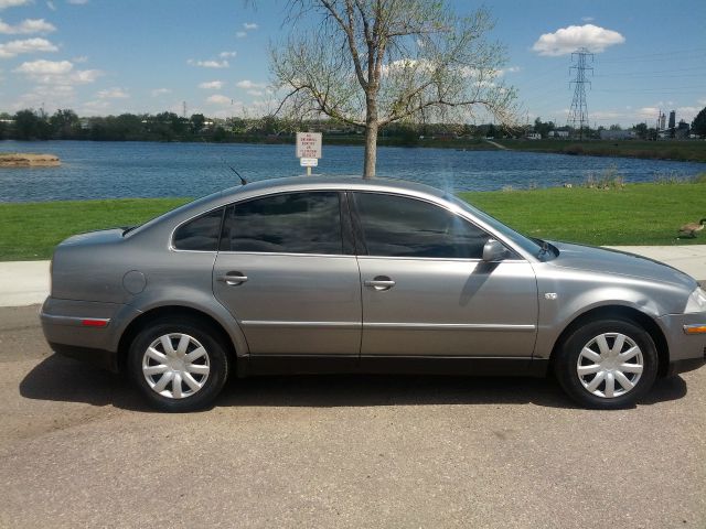 2002 Volkswagen Passat FWD 4dr Sport