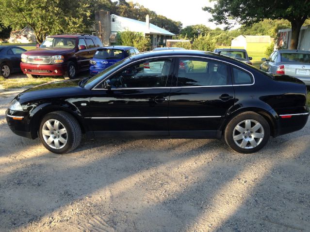 2002 Volkswagen Passat C230 4dr Sdn 2.3L Kompressor Sedan