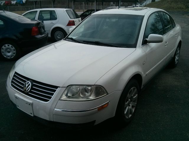 2002 Volkswagen Passat FWD 4dr Sport