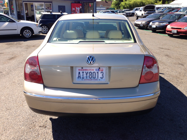 2002 Volkswagen Passat FWD 4dr Sport
