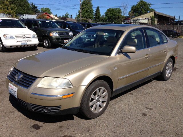 2002 Volkswagen Passat FWD 4dr Sport
