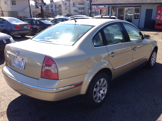 2002 Volkswagen Passat FWD 4dr Sport