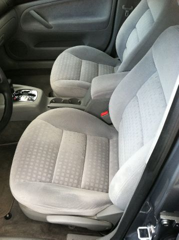 2002 Volkswagen Passat FWD 4dr Sport