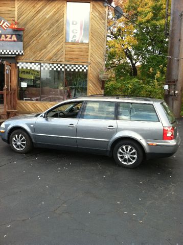 2002 Volkswagen Passat FWD 4dr Sport